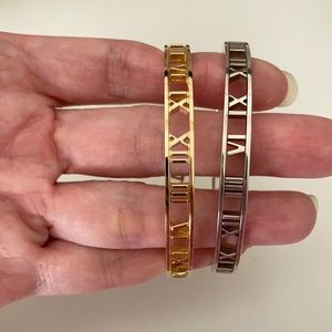 Tiffany Roman  Numeral Atlas Bangle - 18 K YG